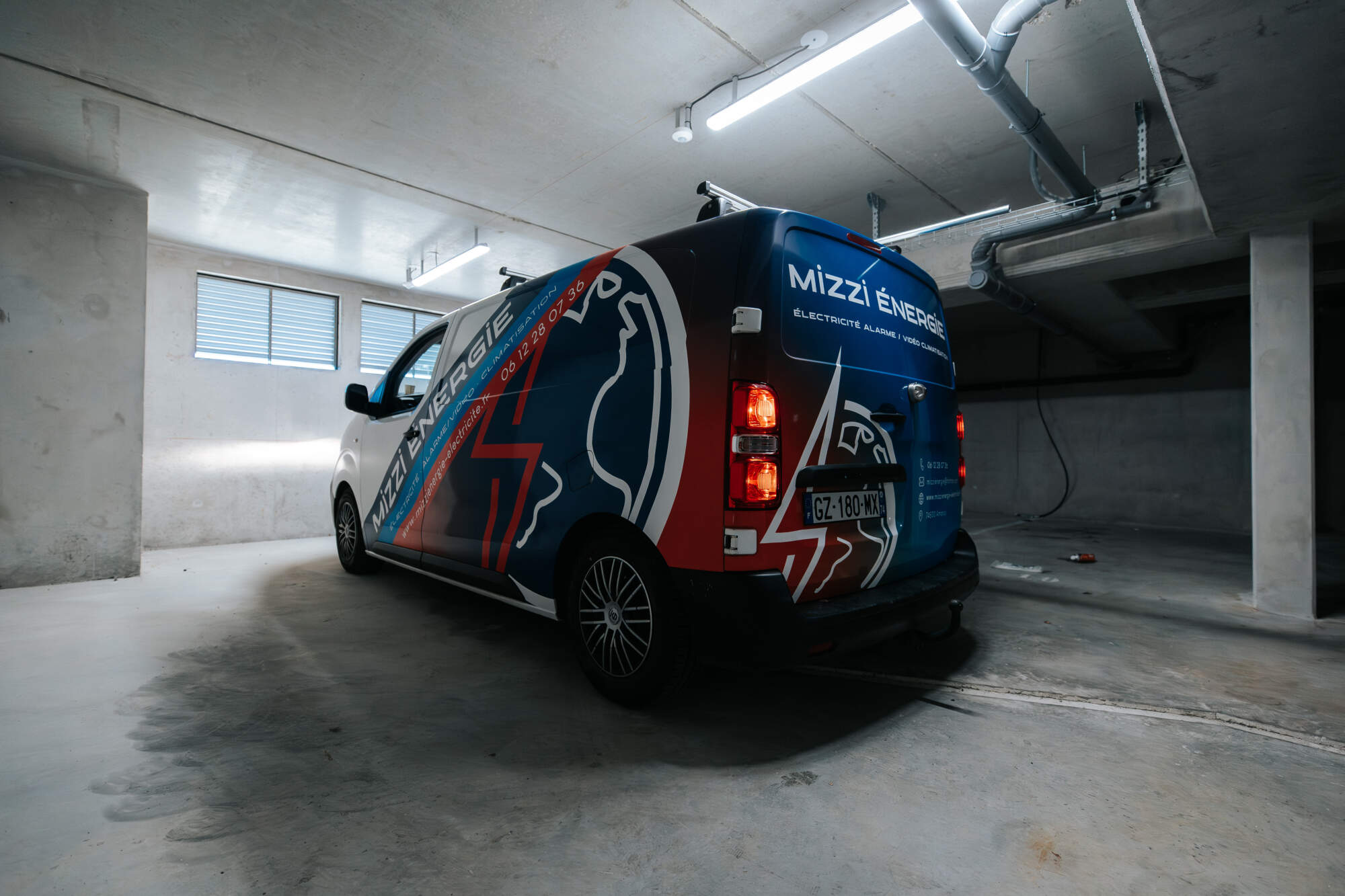 PHOTO D'UN VÉHICULE DE L'ENTREPRISE MIZZI ÉNERGIE